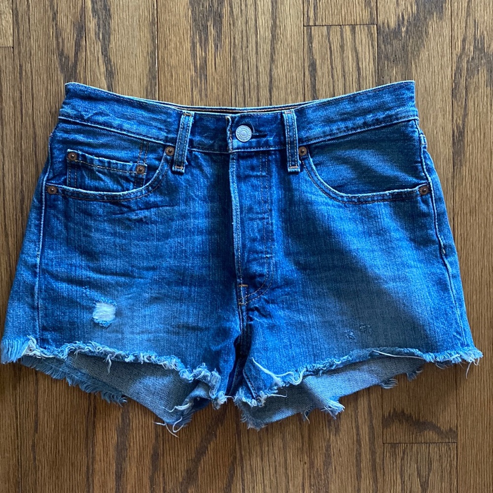 Levi’s denim cutoff shorts. Size 26